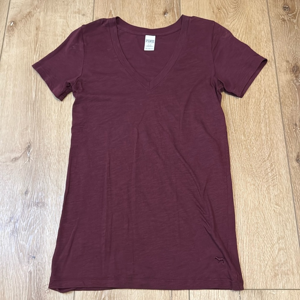 PINK v-neck t-shirt Victoria’s Secret. Size small